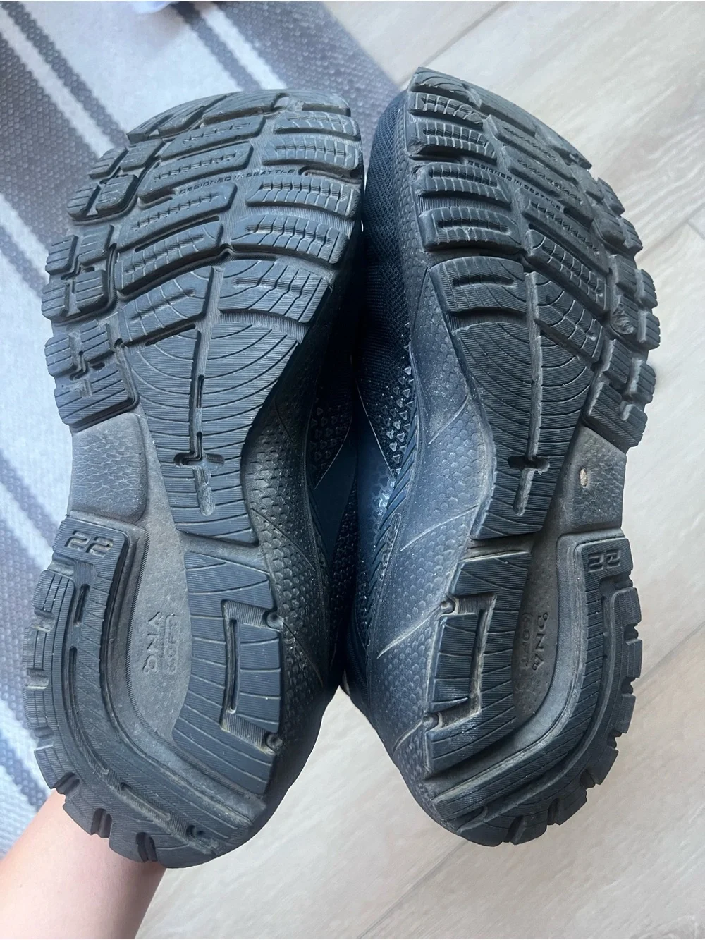Brooks Black Women’s Running Shoes - Adrenaline GTS 22 size 9 wide